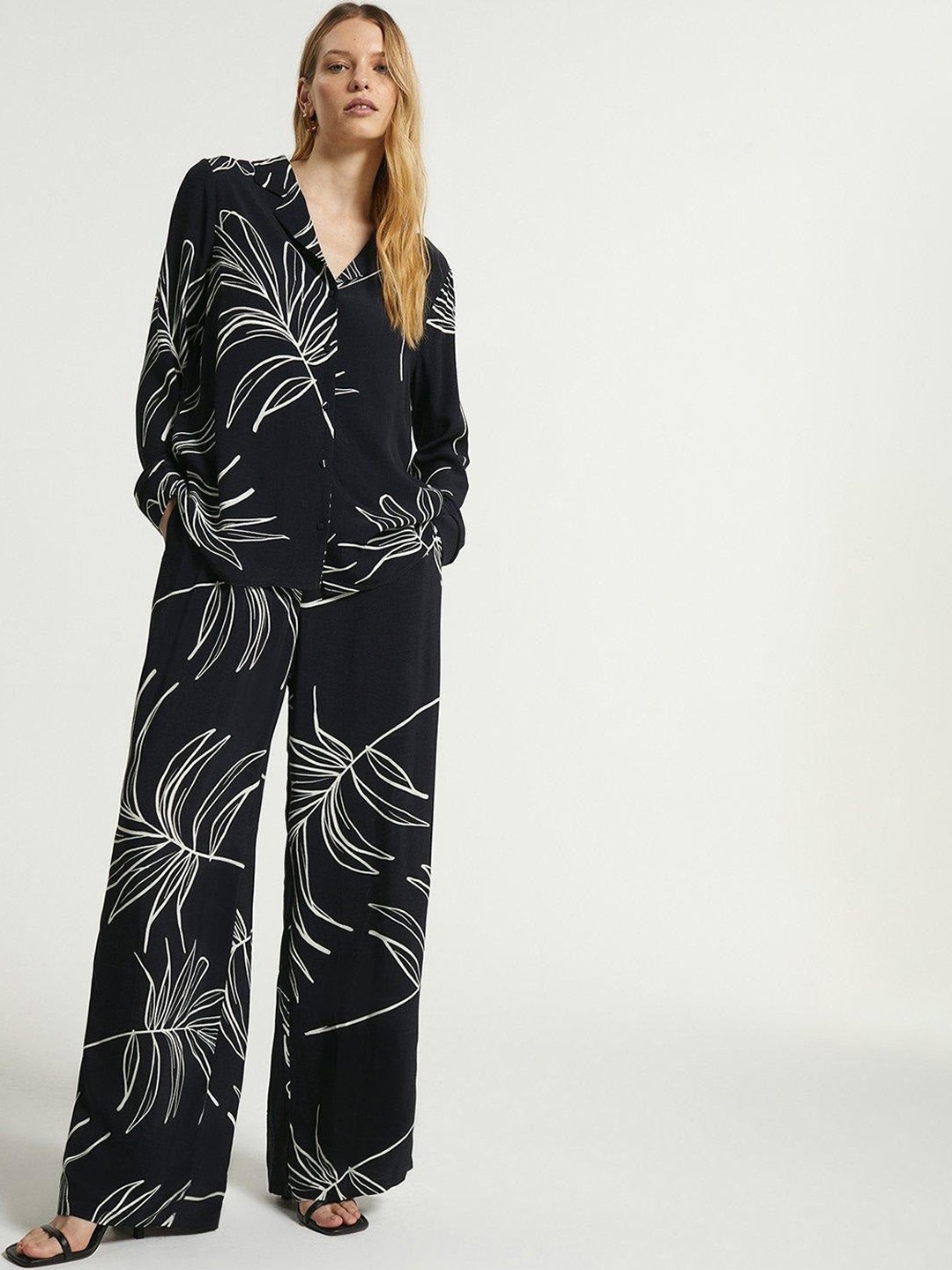 

Divyadham Textiles Floral Printed Shirt With Trouser, Black