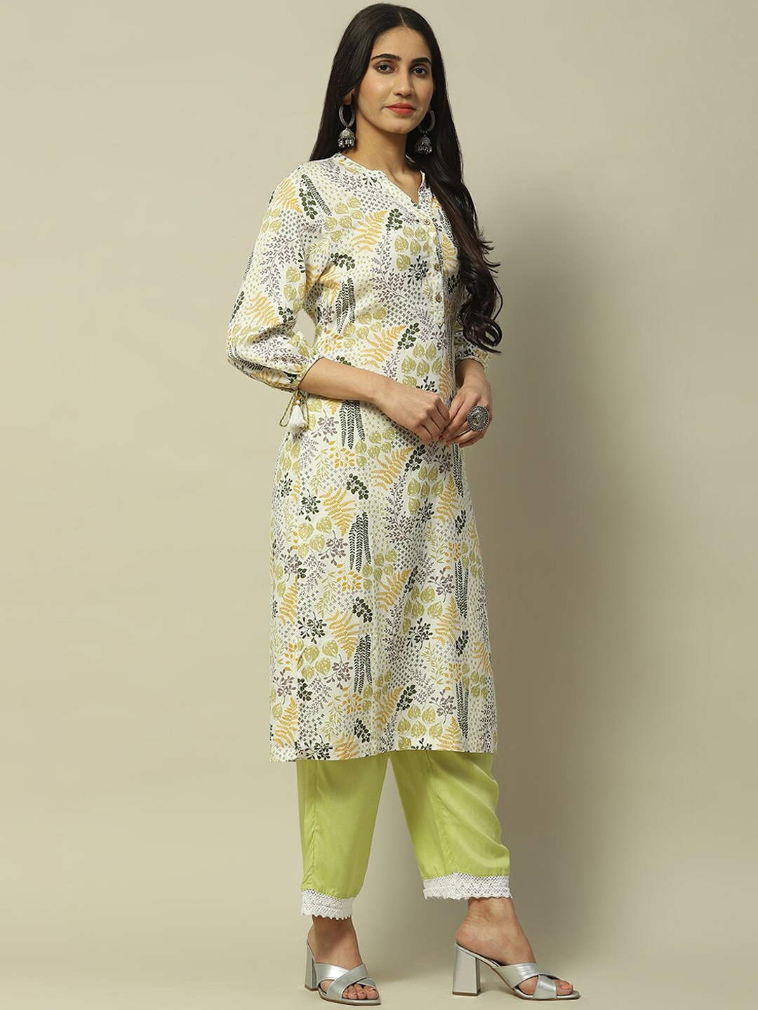 

Rangriti Floral Printed Mandarin Collar Straight Kurta, Green