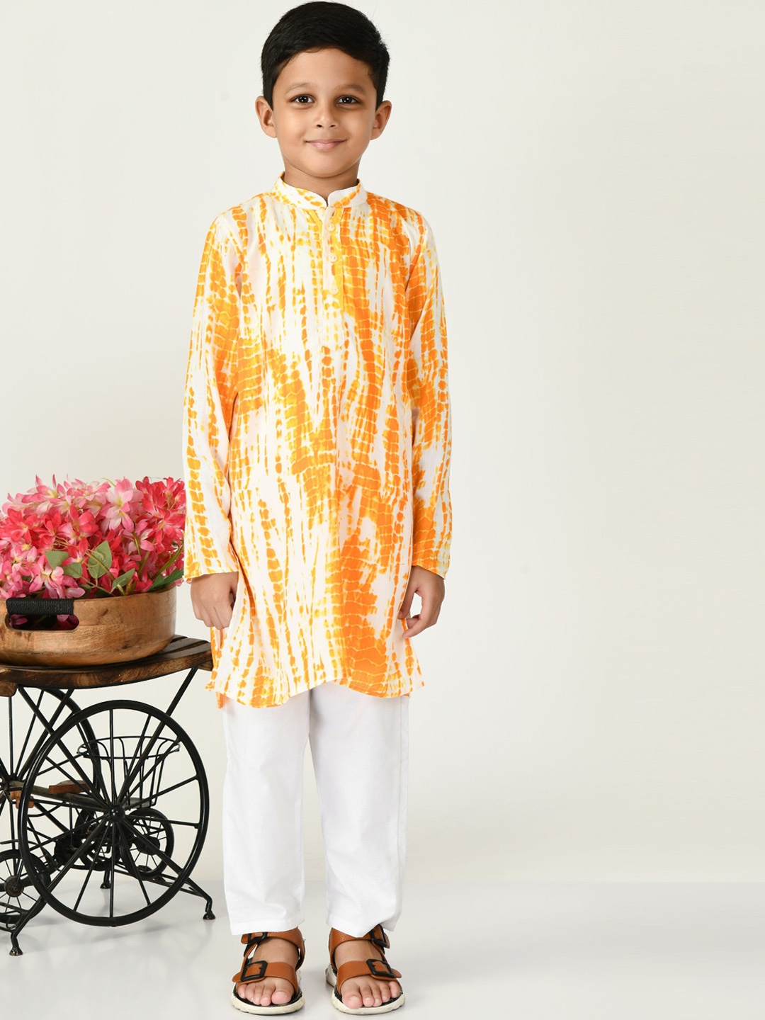 

BAESD Boys Dyed Mandarin Collar Straight Kurta with Trousers, Yellow