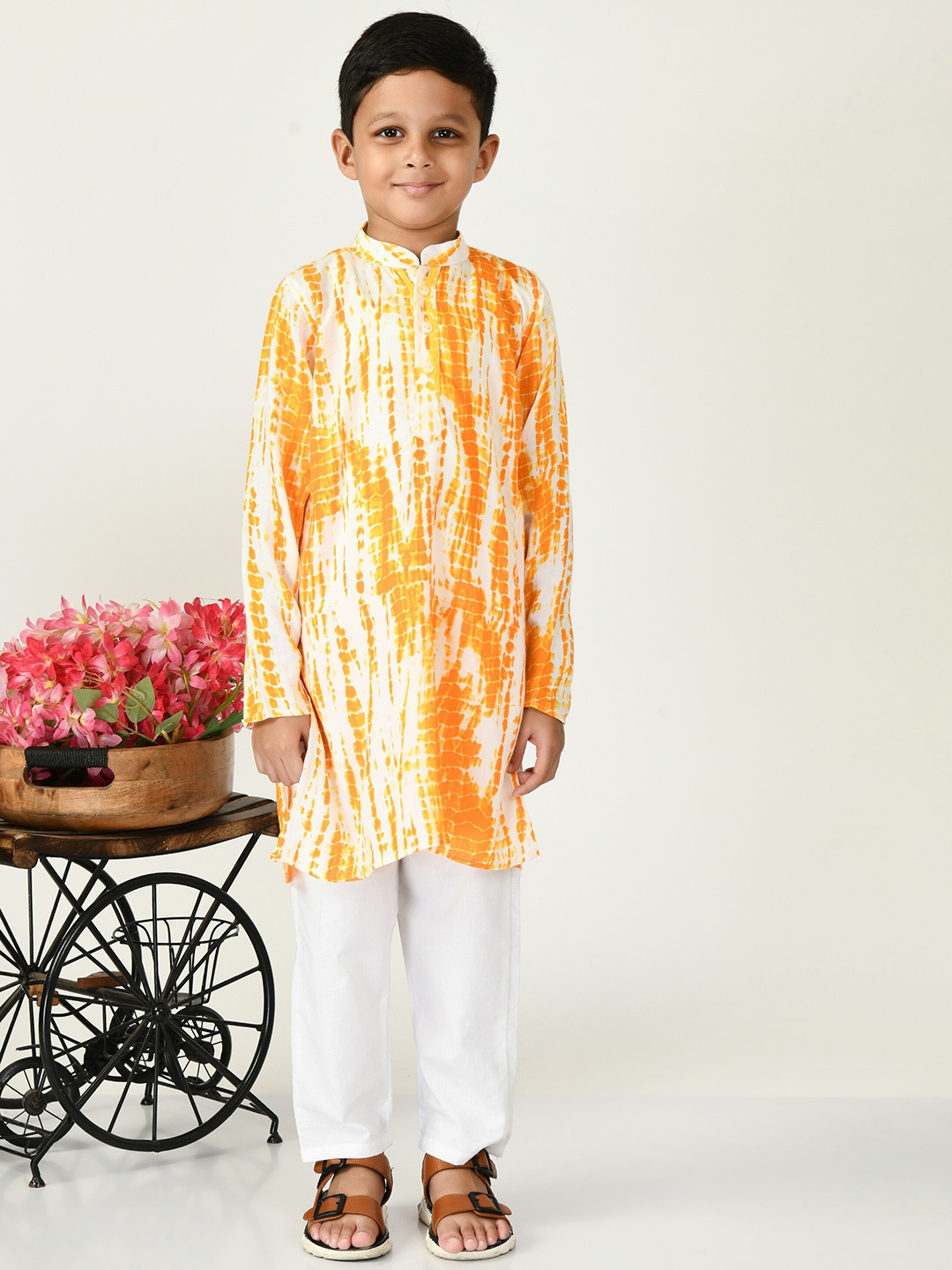 

BAESD Boys Dyed Mandarin Collar Straight Kurta with Trousers, Yellow