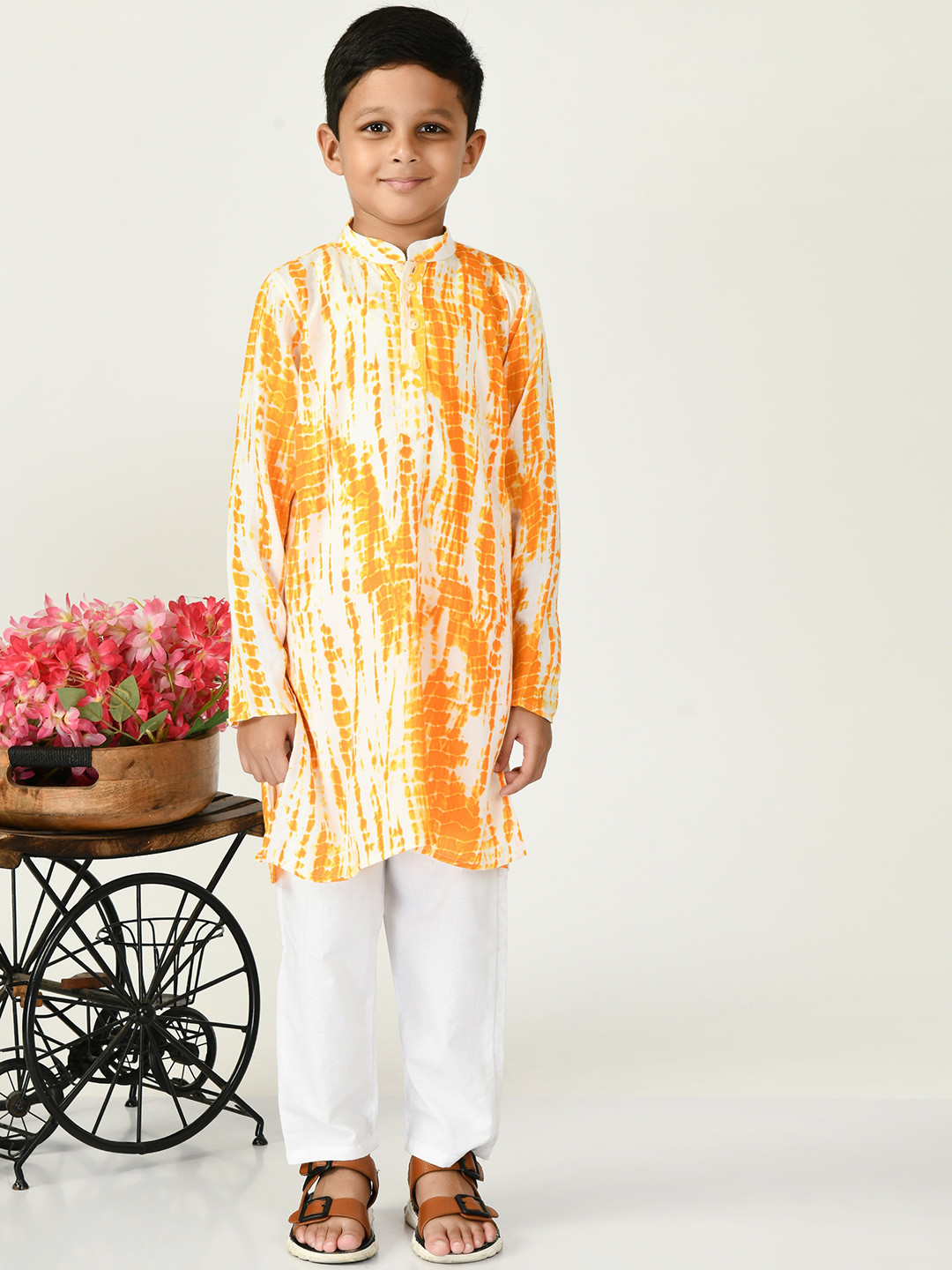 

BAESD Boys Dyed Mandarin Collar Straight Kurta with Trousers, Yellow