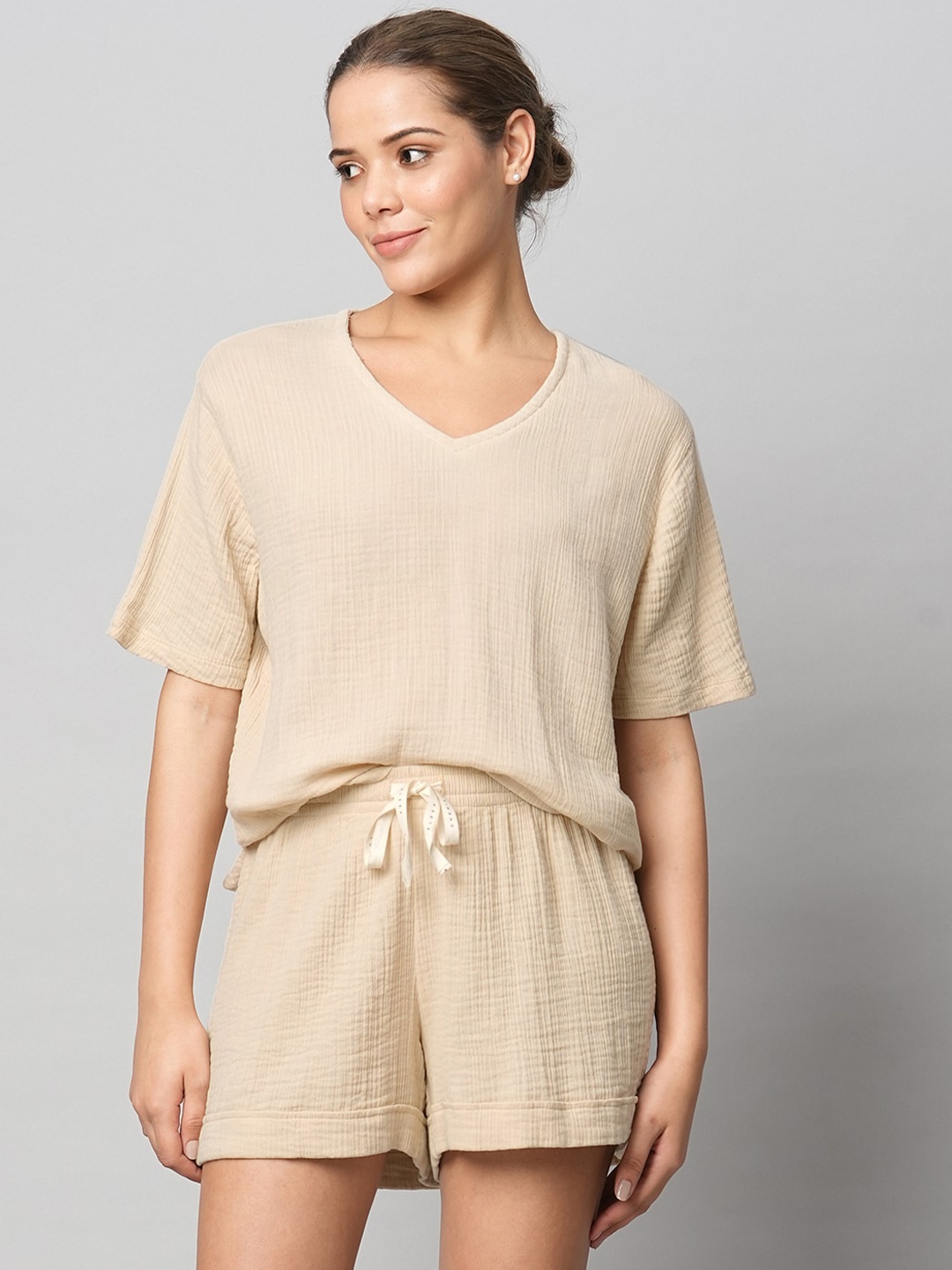 

Chemistry Drop Shoulder Sleeves Crinkle Double Crepe Pure Cotton Top With Shorts, Beige