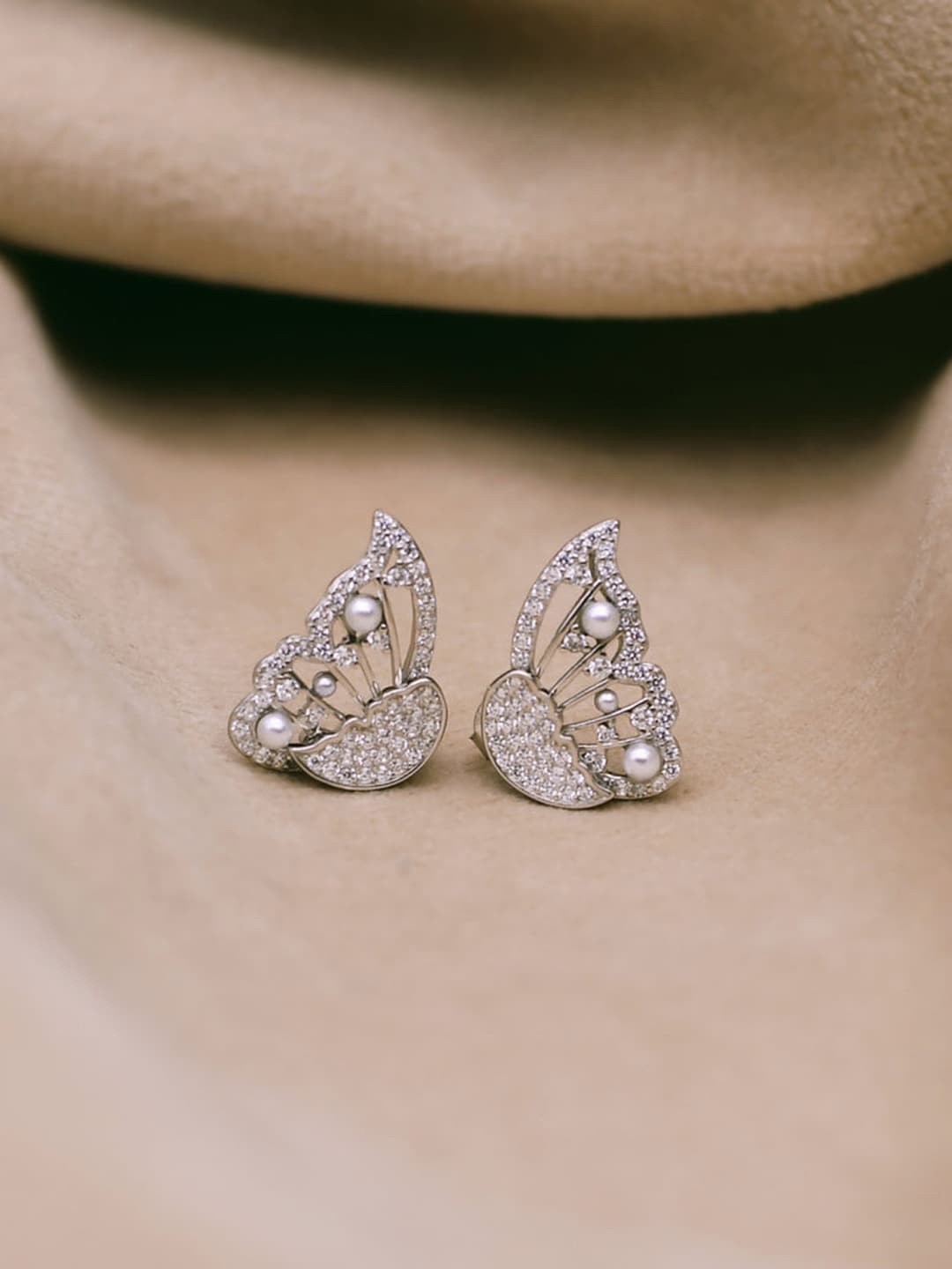 

VAGHBHATT Sterling Silver Silver-Plated Crystals Studded Classic Studs Earrings
