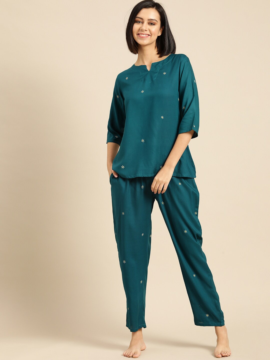

Ichaa Floral Printed Notched Neck Top With Pyjamas, Green