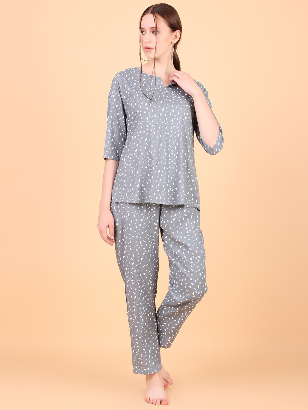 

Ichaa Floral Printed Notched Neck Top With Pyjamas, Grey