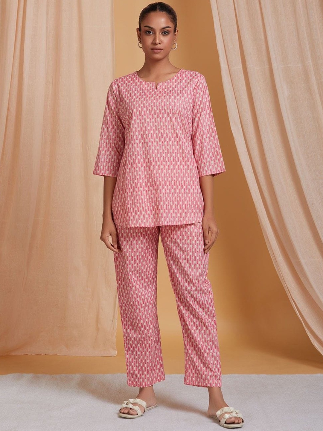 

Ichaa Floral Printed Pure Cotton Night Suit, Pink