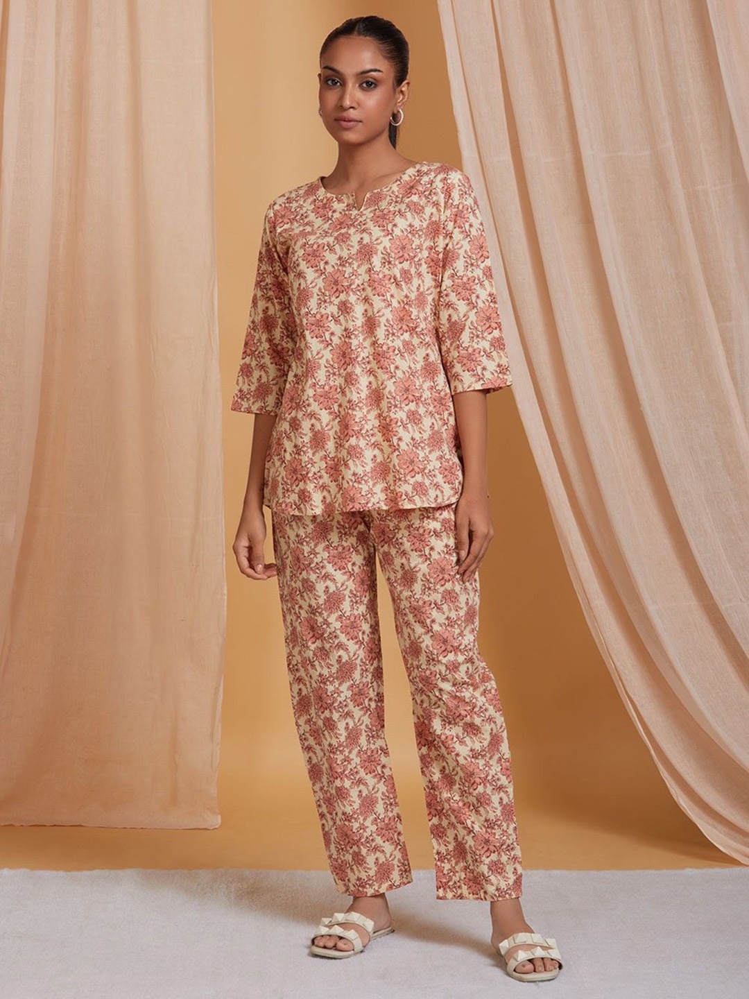 

Ichaa Floral Printed Notched Neck Top With Pyjamas, Peach