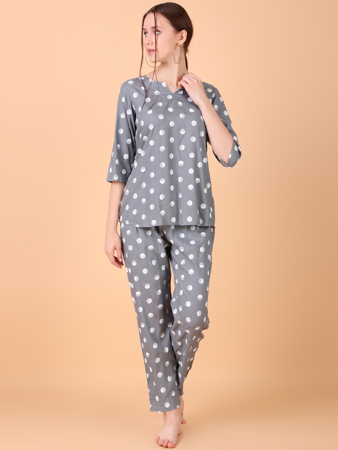 

Ichaa Polka Dots Printed Night Suit, Grey