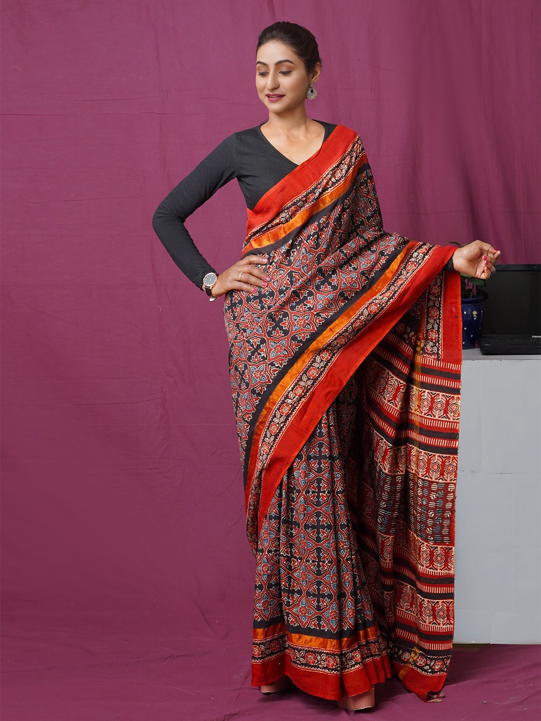 

Unnati Silks Ajrak Zari Handloom Block Print Saree, Maroon