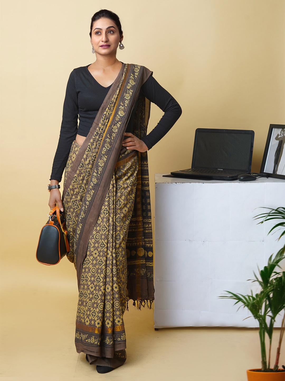 

Unnati Silks Ajrak Handloom Block Print Saree, Brown
