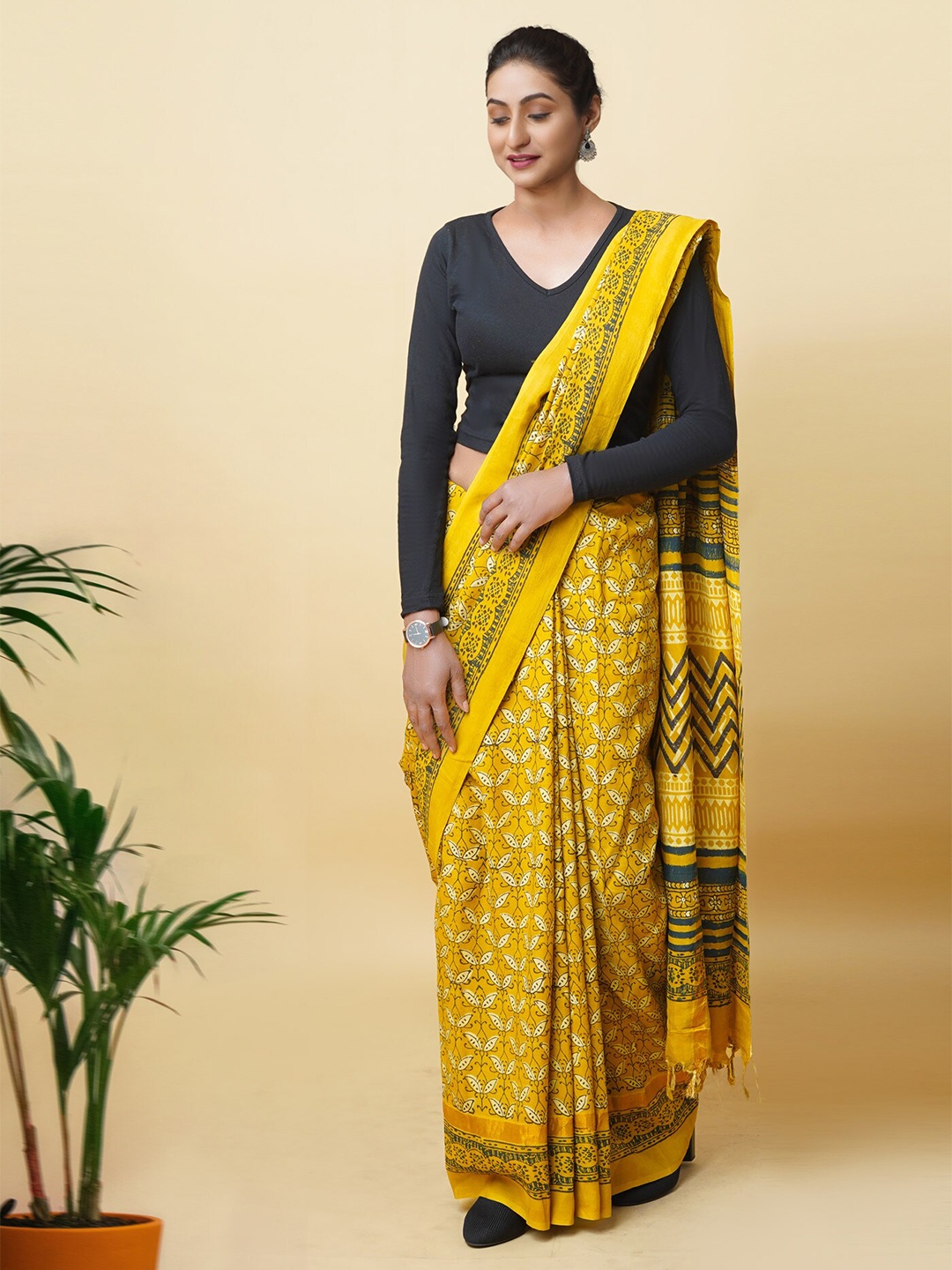 

Unnati Silks Ajrak Handloom Block Print Saree, Yellow