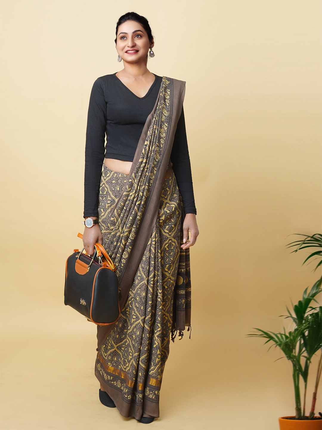 

Unnati Silks Ajrak Zari Handloom Block Print Saree, Brown