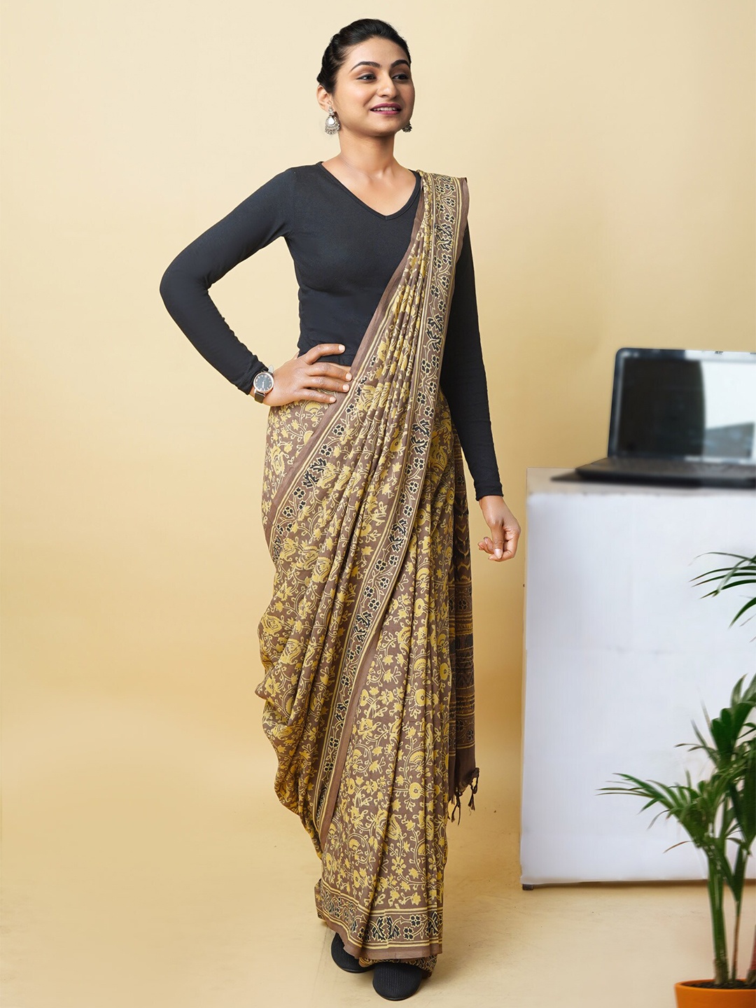 

Unnati Silks Floral Handloom Block Print Saree, Brown