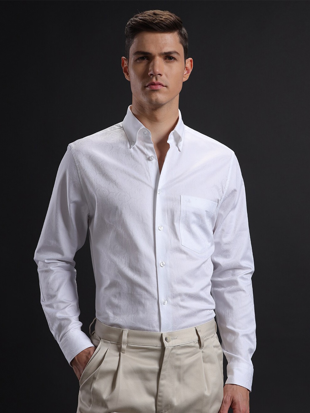 

Aldeno India Slim Textured Button-Down Collar Long Sleeves Cotton Formal Shirt, White