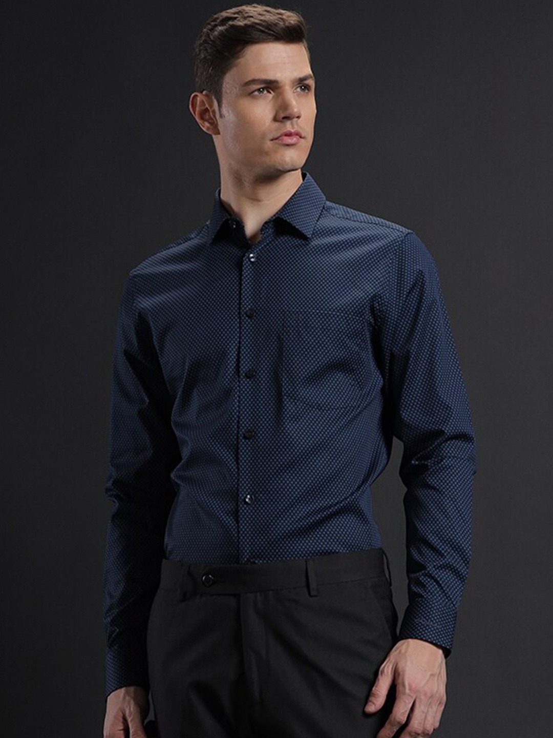 

Aldeno Slim Fit Micro Ditsy Printed Twill Spread Collar Long Sleeves Cotton Casual Shirt, Navy blue