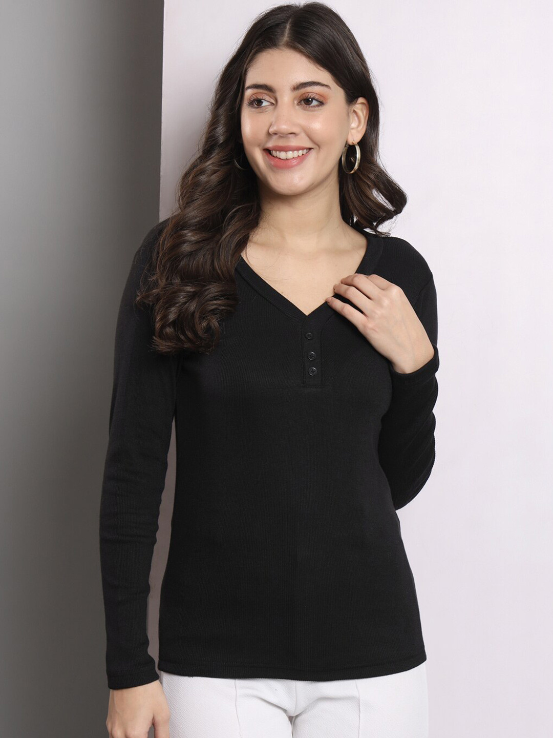 

Q-rious Long Sleeves V-Neck Top, Black
