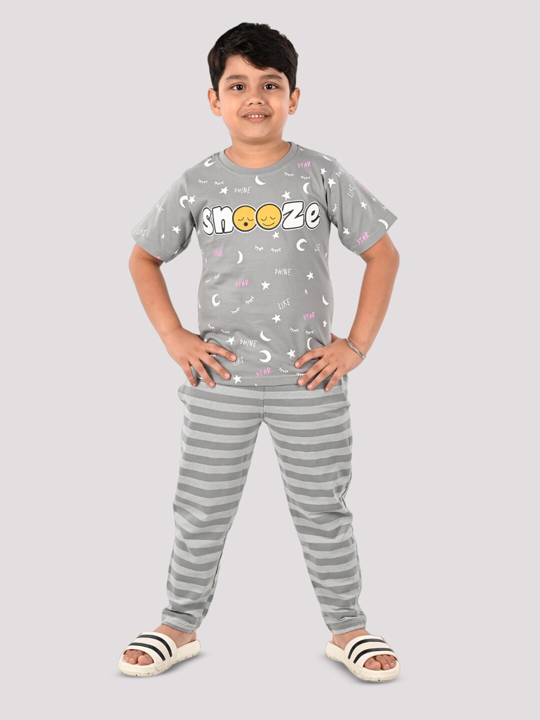 

DENIKID Boys Typography Printed Pure Cotton T-shirt with Pyjamas, Grey