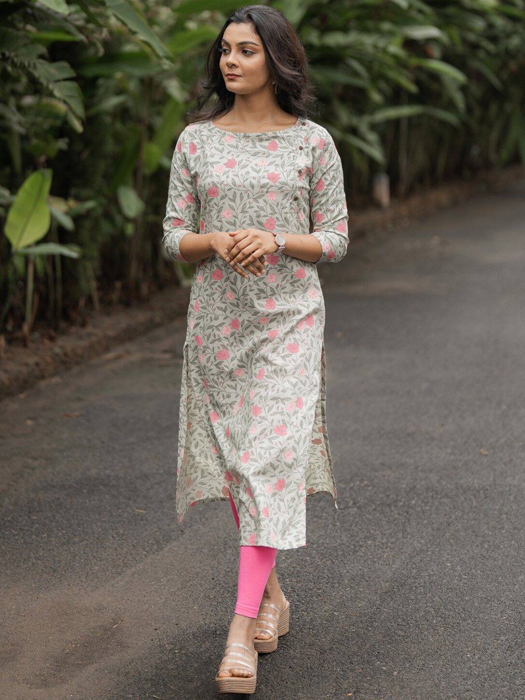 

HAY Floral Printed Round Neck Three-Quarter Sleeves Straight Kurta, Green