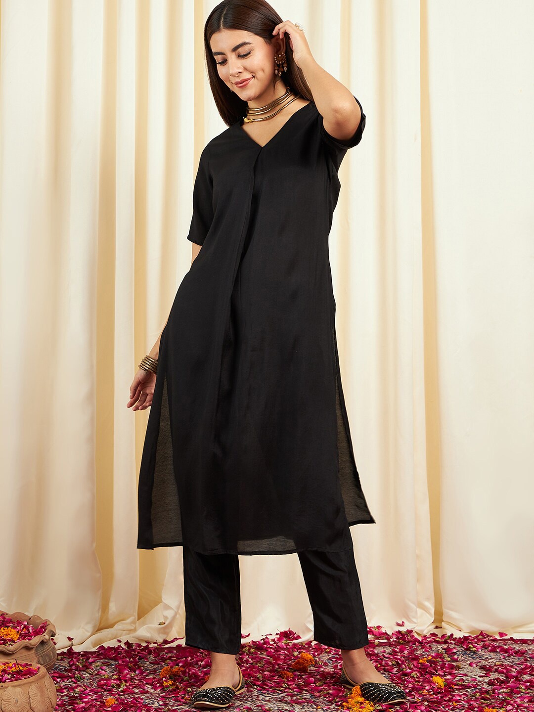 

Ishin V-Neck Short Sleeves Straight Kurta with Trousers, Black