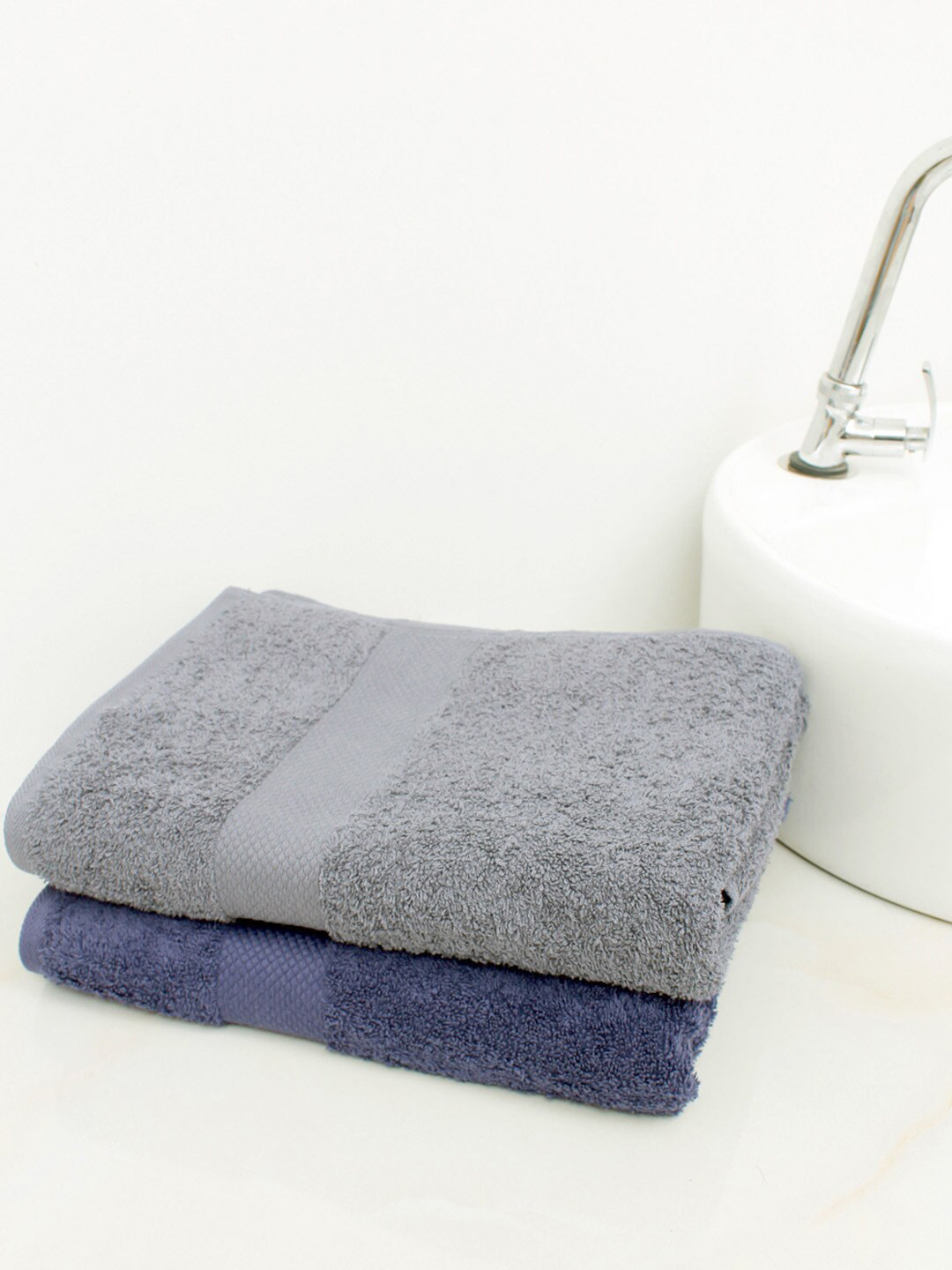 

AVI Living Grey & Navy Blue 2 Pieces Cotton 550 GSM Bath Towels