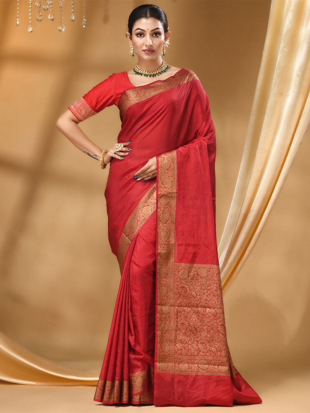 

HOUSE OF BEGUM Woven Design Zari Banarasi Saree, Maroon