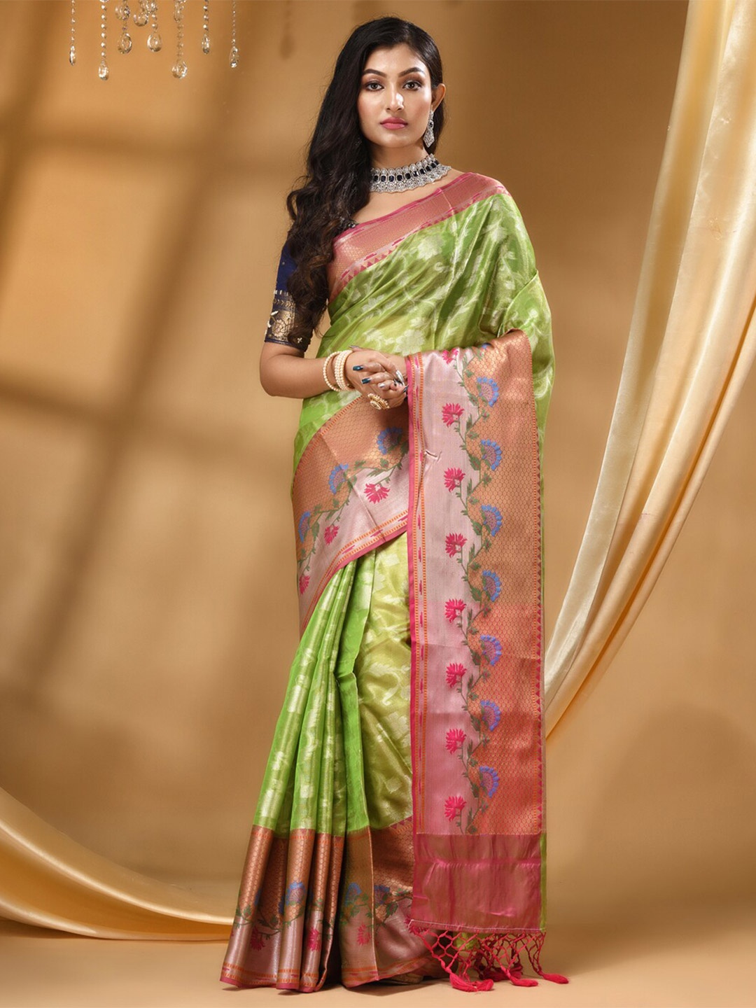 

HOUSE OF BEGUM Floral Woven Design Zari Banarasi Saree, Green