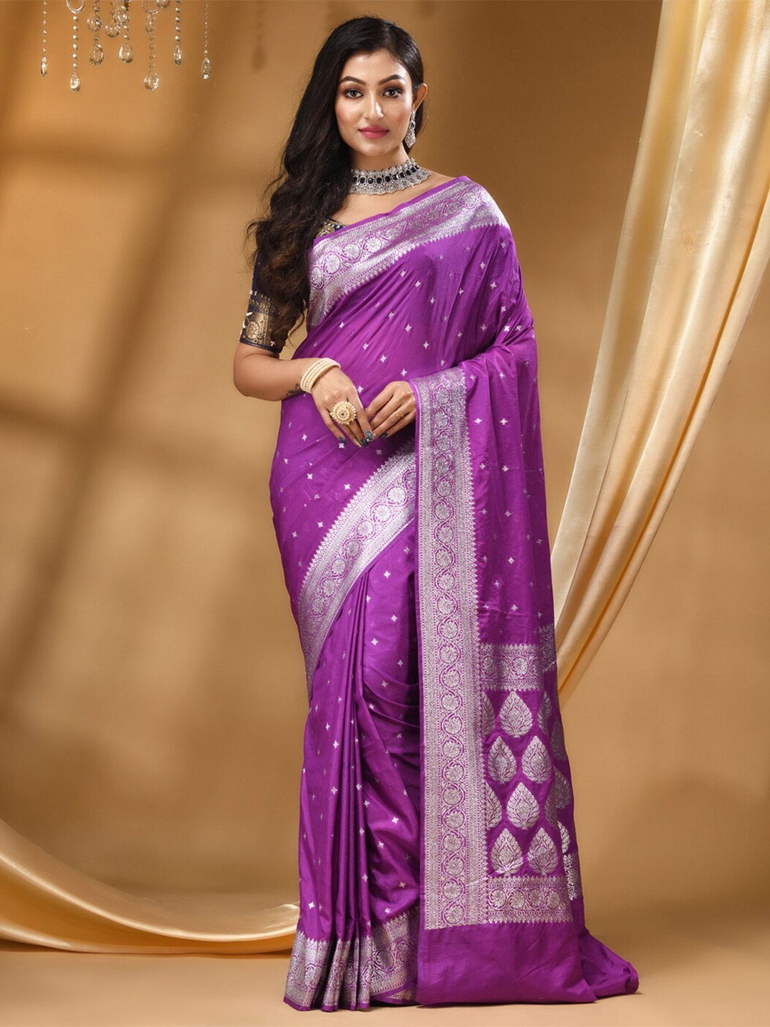 

HOUSE OF BEGUM Ethnic Motifs Woven Design Zari Banarasi Saree, Purple