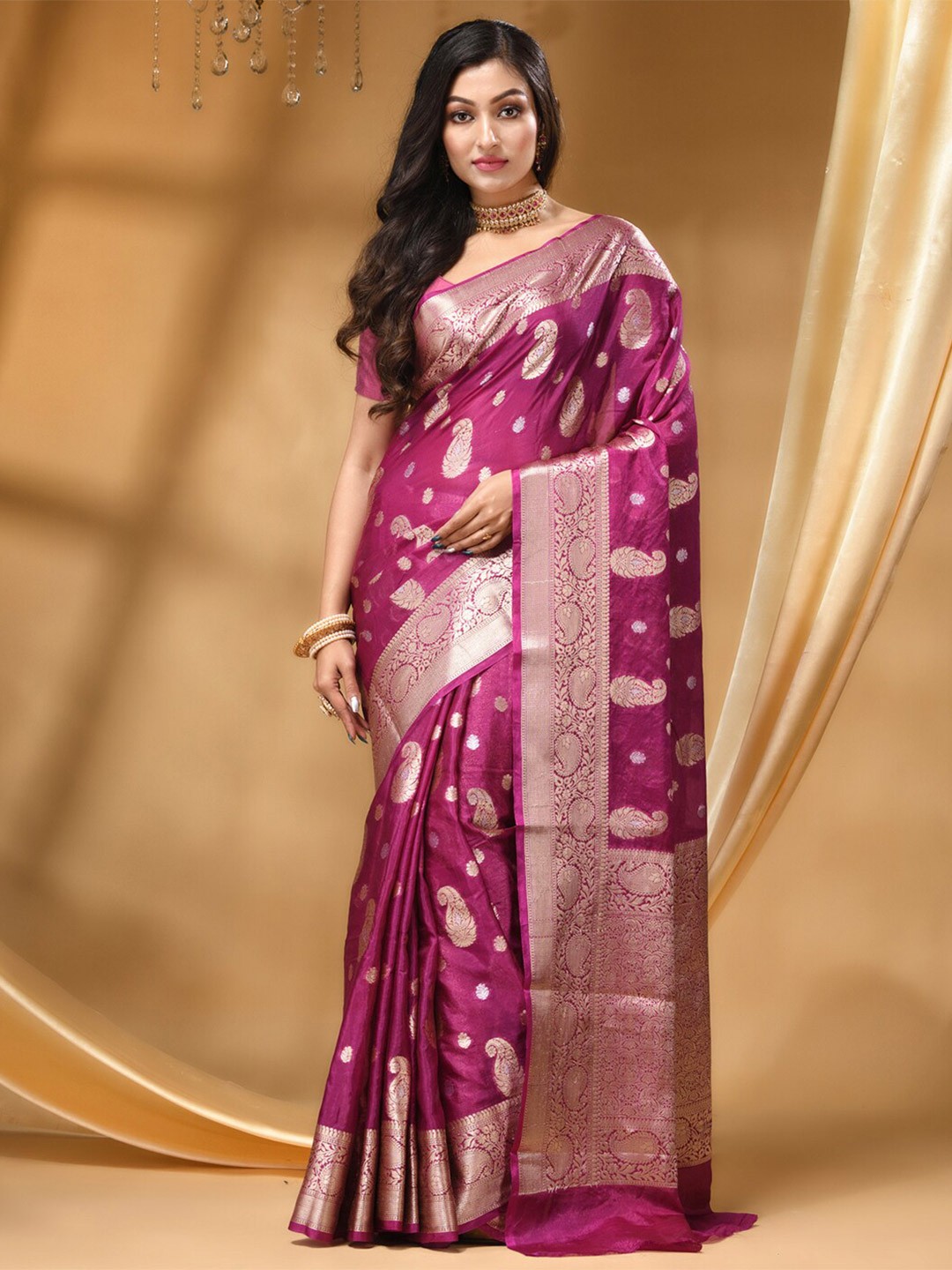 

HOUSE OF BEGUM Ethnic Motif Woven Design Zari Banarasi Saree, Magenta