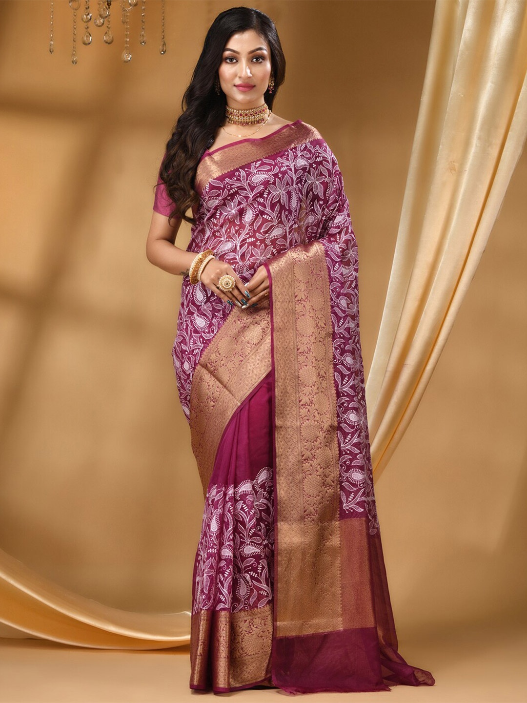 

HOUSE OF BEGUM Woven Design Zari Banarasi Saree, Magenta