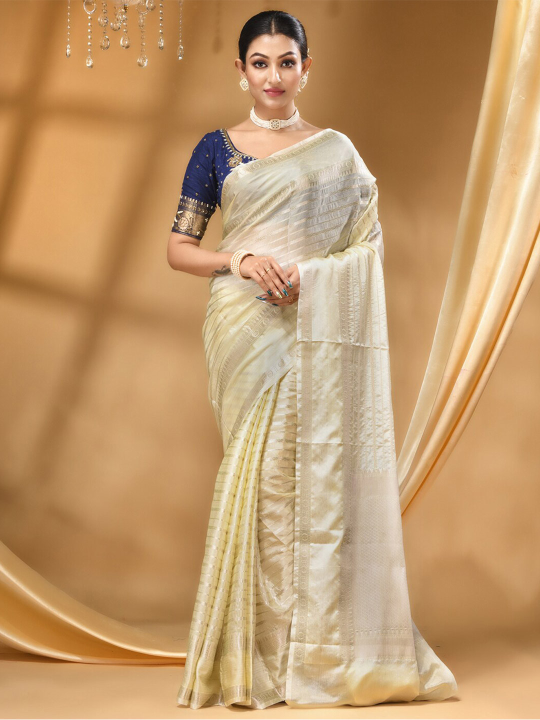 

HOUSE OF BEGUM Striped Zari Detailed Banarasi Saree, Off white