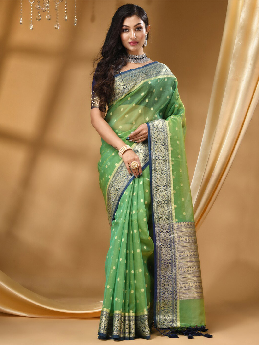 

HOUSE OF BEGUM Ethnic Motifs Woven Design Zari Detailed Banarasi Saree, Green