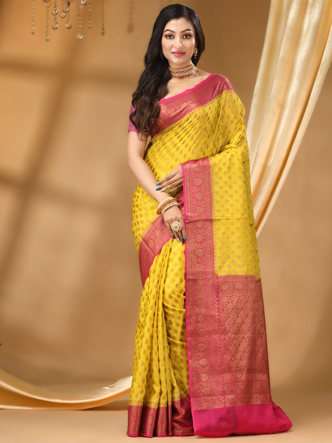 

HOUSE OF BEGUM Ethnic Motifs Woven Design Zari Banarasi Saree, Gold