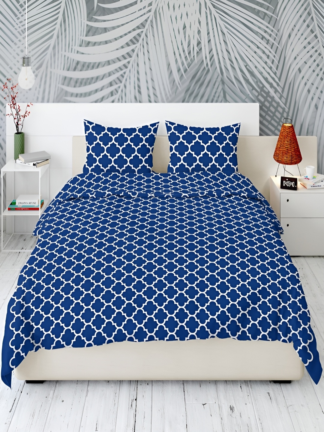 

Runjhun Blue & White Geometric 180 TC Queen Bedsheet with 2 Pillow Covers