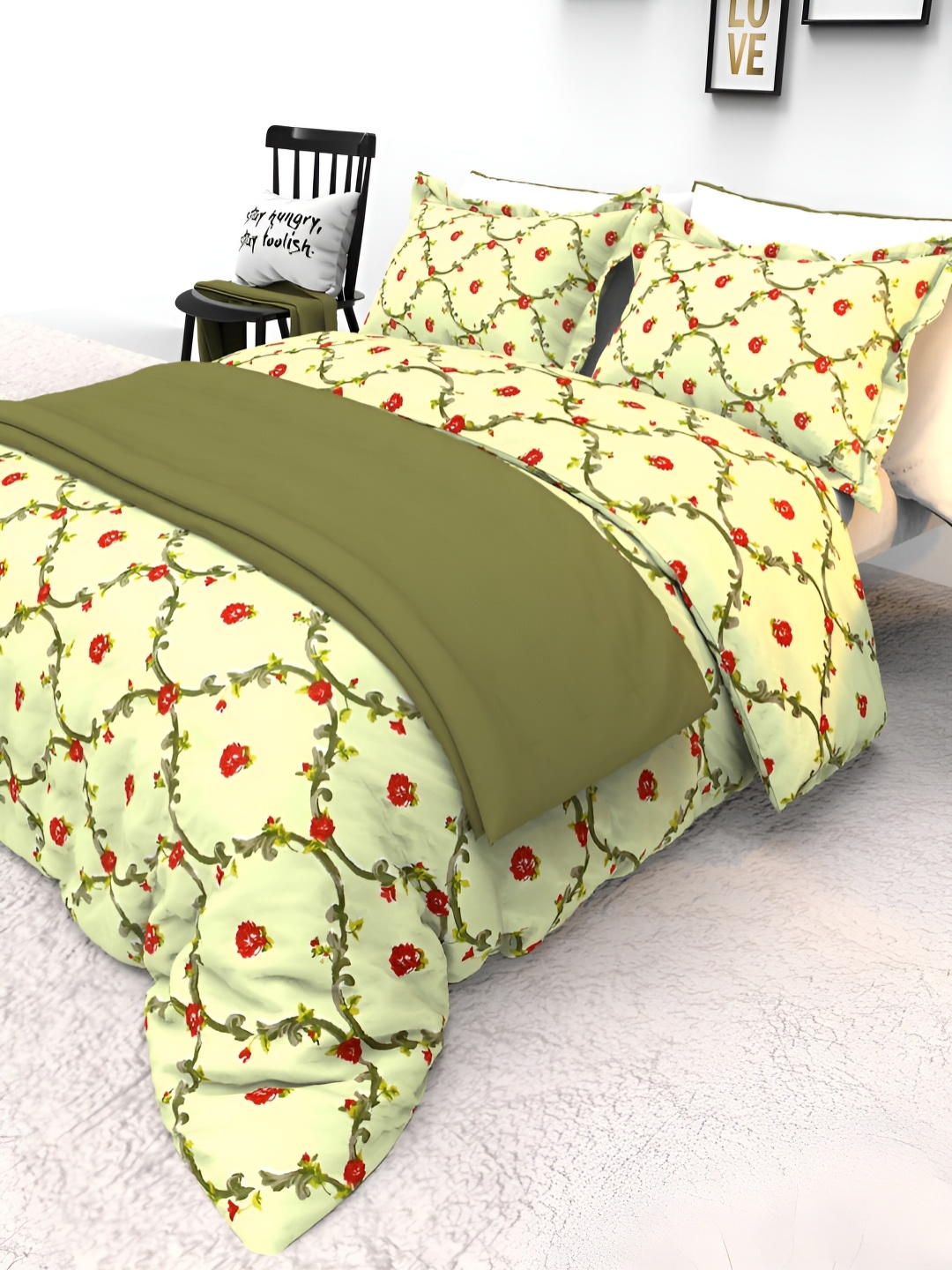 

THE WHITE MOSS Green & Red Printed 130 TC Double Queen Bedsheet With 2 Pillow Covers