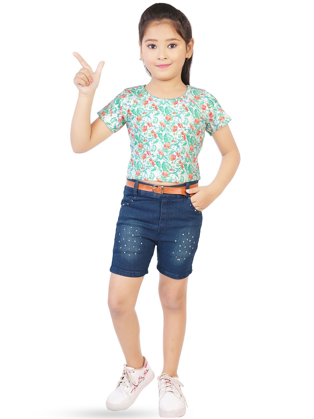 

CELEBRITY CLUB Girls Printed T-shirt with Shorts, White