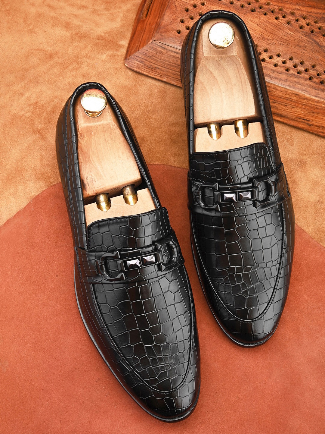 HERE&NOW Men Textured Formal Loafers, Black