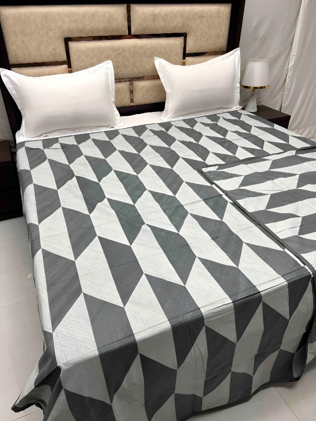

Pure Decor Grey Geometric Printed 300 TC Pure Cotton Super King Duvet Cover
