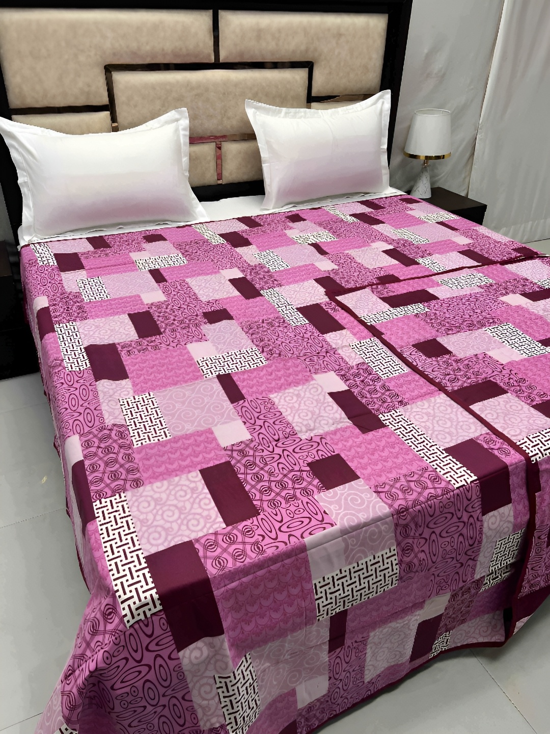 

Pure Decor Pink & Magenta Printed 300 TC Pure Cotton Super King Duvet Cover