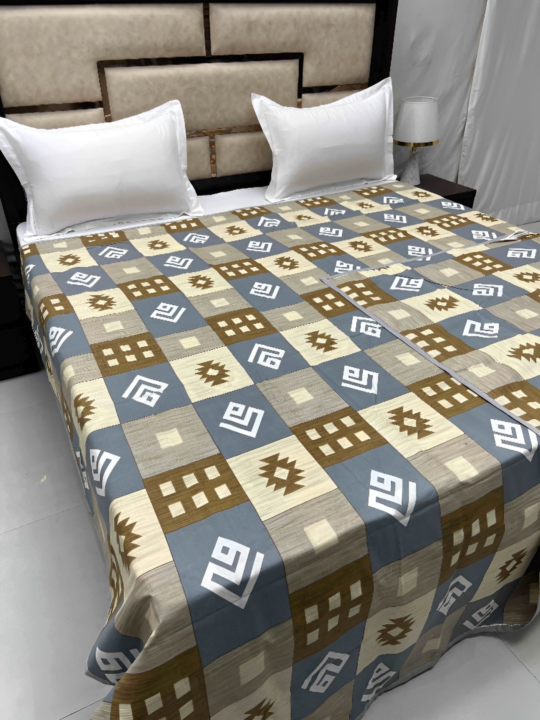 

Pure Decor Grey & Beige Geometric Printed 300 TC Pure Cotton Super King Duvet Cover