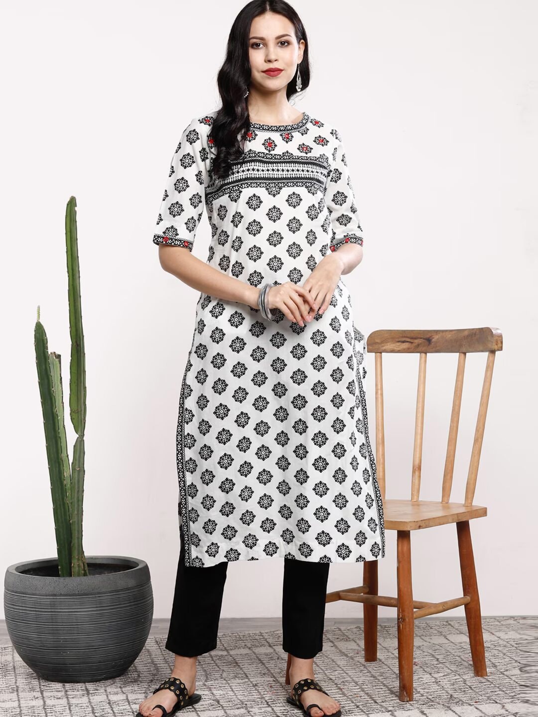 

Sangria Floral Printed Cotton Straight Kurta, White