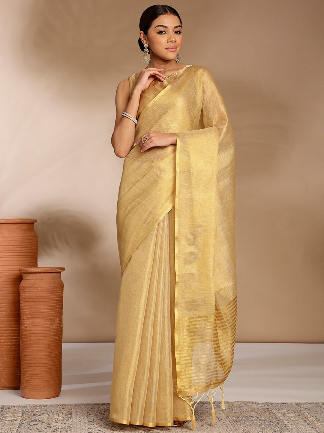 

Anouk Ethnic Solid Linen Saree, Cream