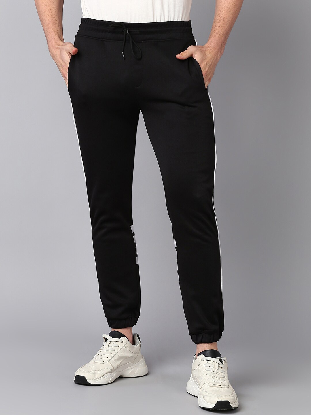 

Slazenger Men Mid-rise Regular Fit Joggers, Black