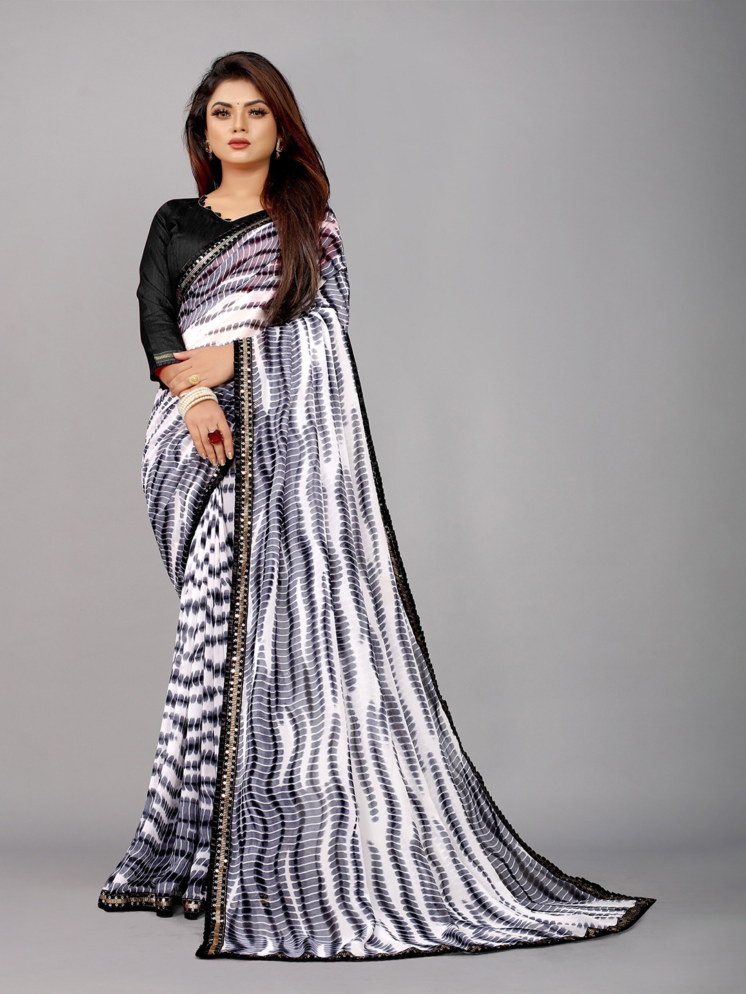 

Reeta Fashion Abstract Printed Sequinned Pure Georgette Saree, Black