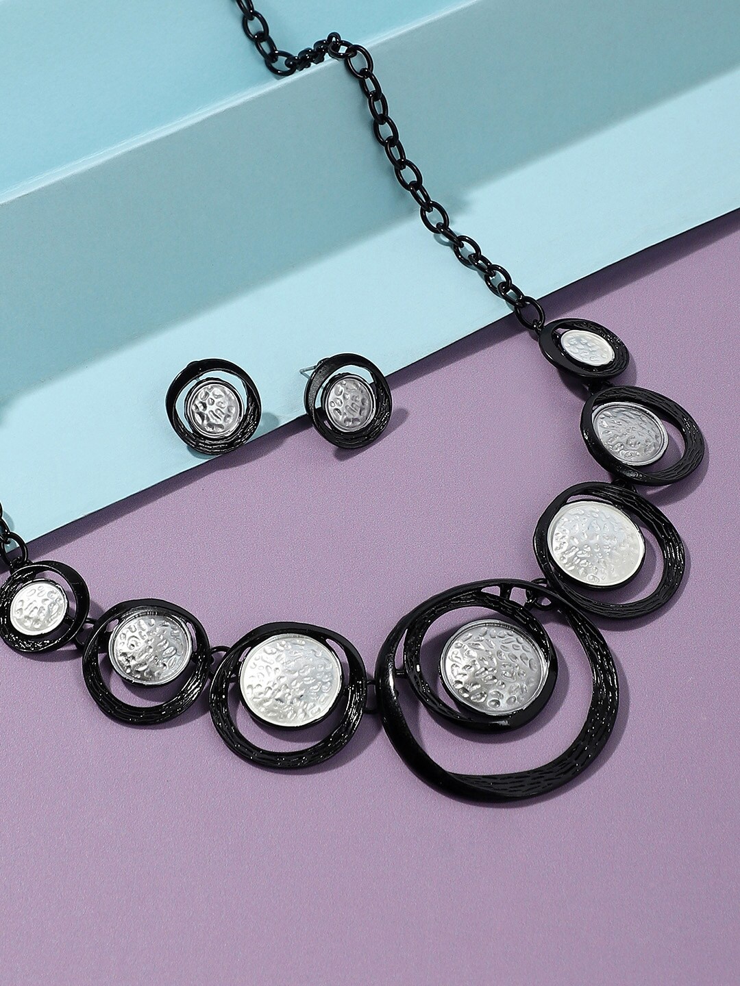 

DressBerry Black Circular Jewellery Set