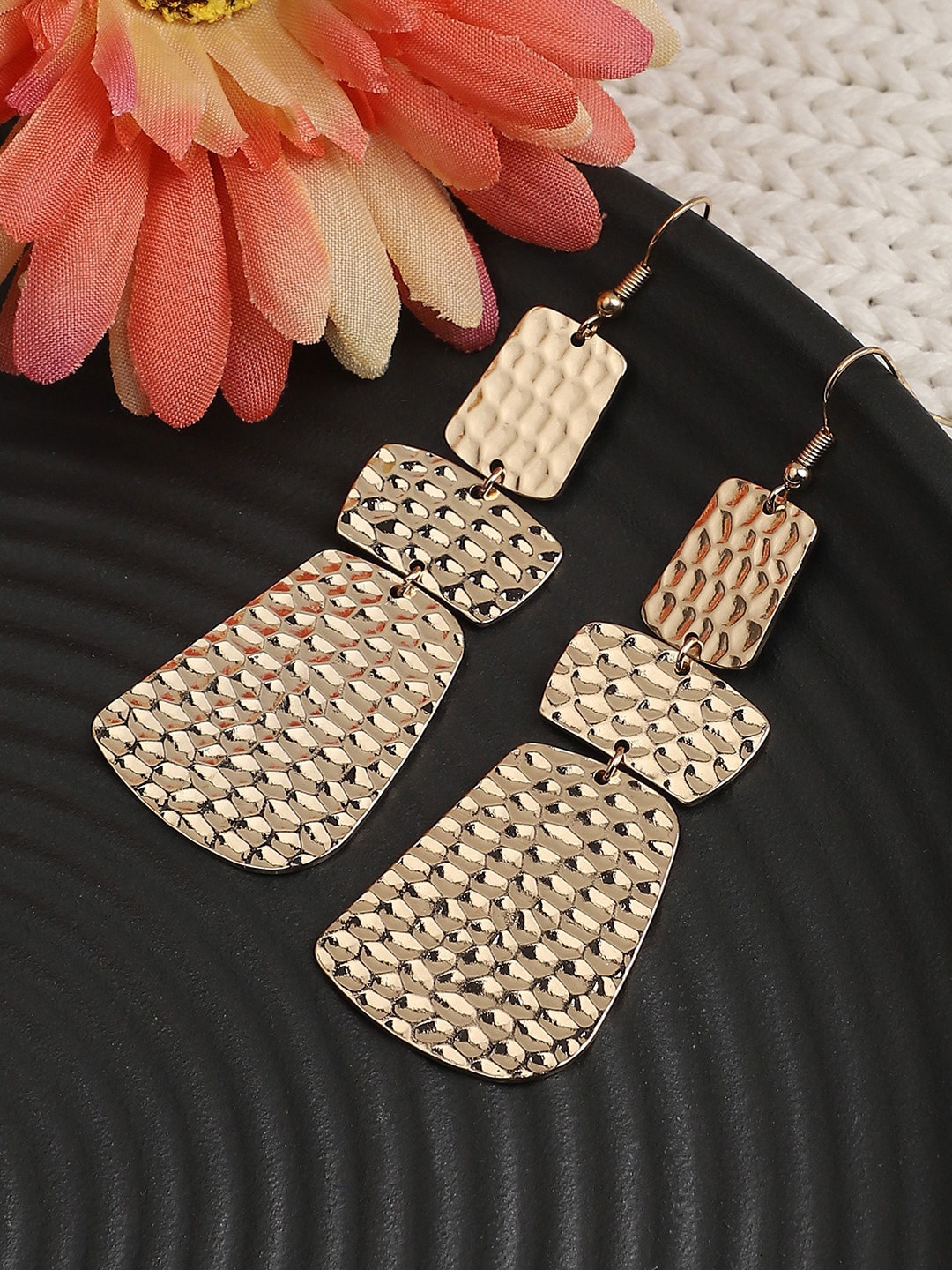 

DressBerry Gold-Plated Contemporary Drop Earrings