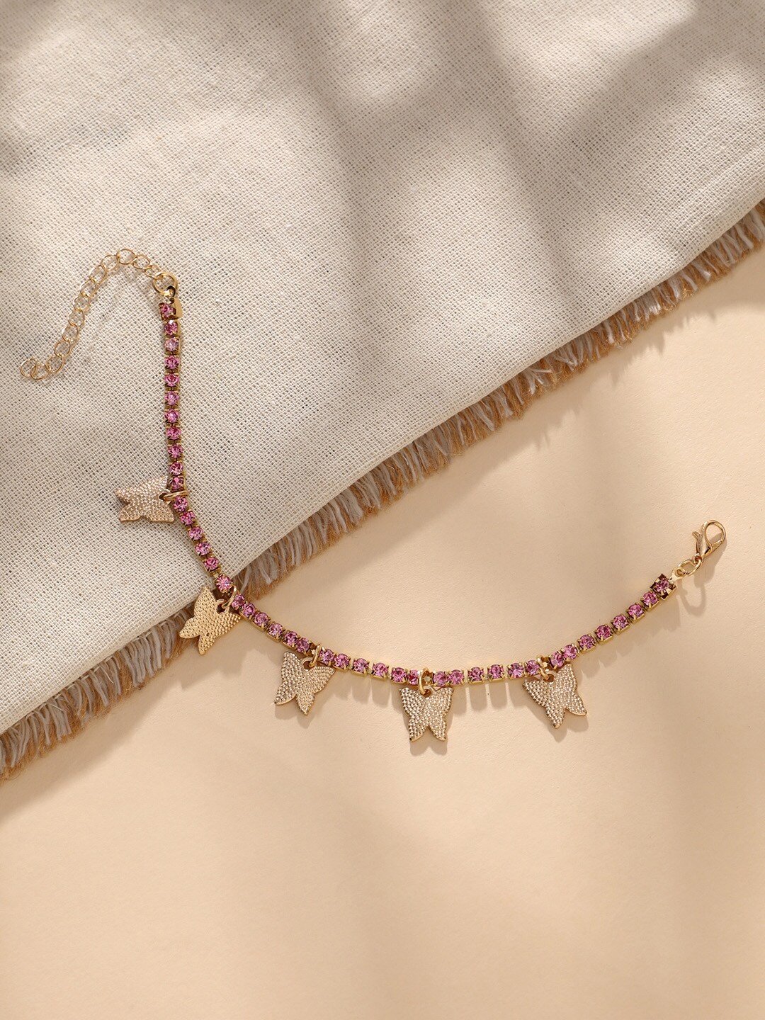 

DressBerry Gold-Plated Link Bracelet