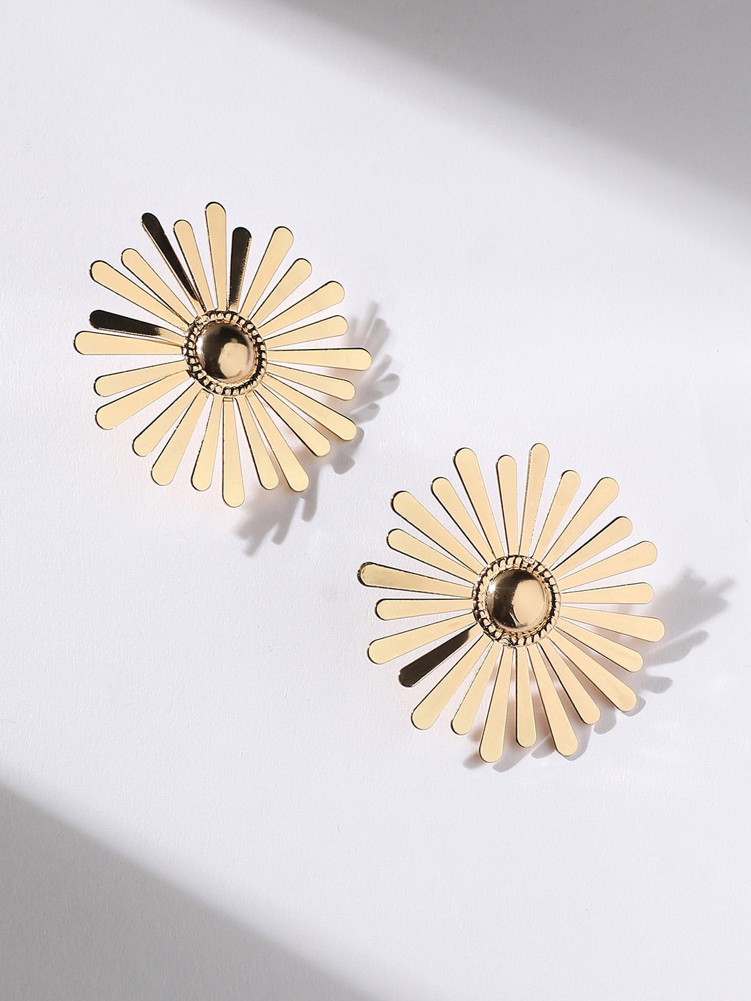 

DressBerry Gold Toned Gold Plated Floral Stud Earrings
