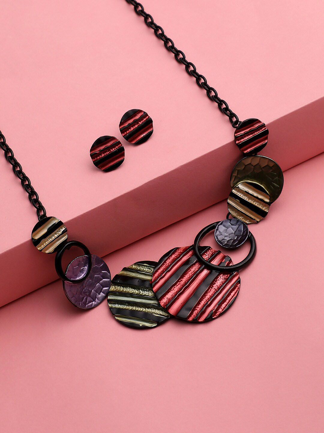 

DressBerry Black Textured Jewellery Set