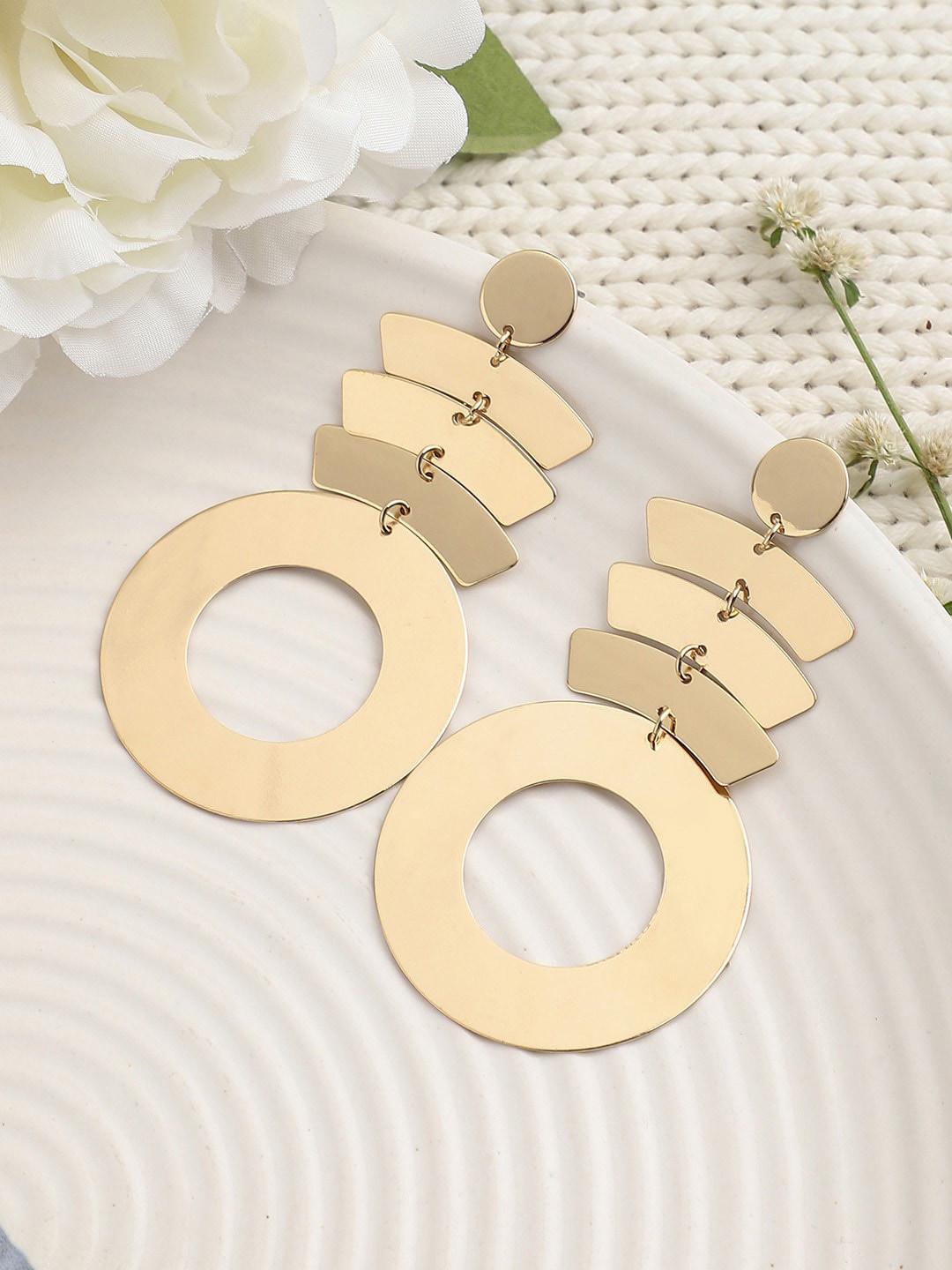 

DressBerry Gold-Plated Contemporary Drop Earrings