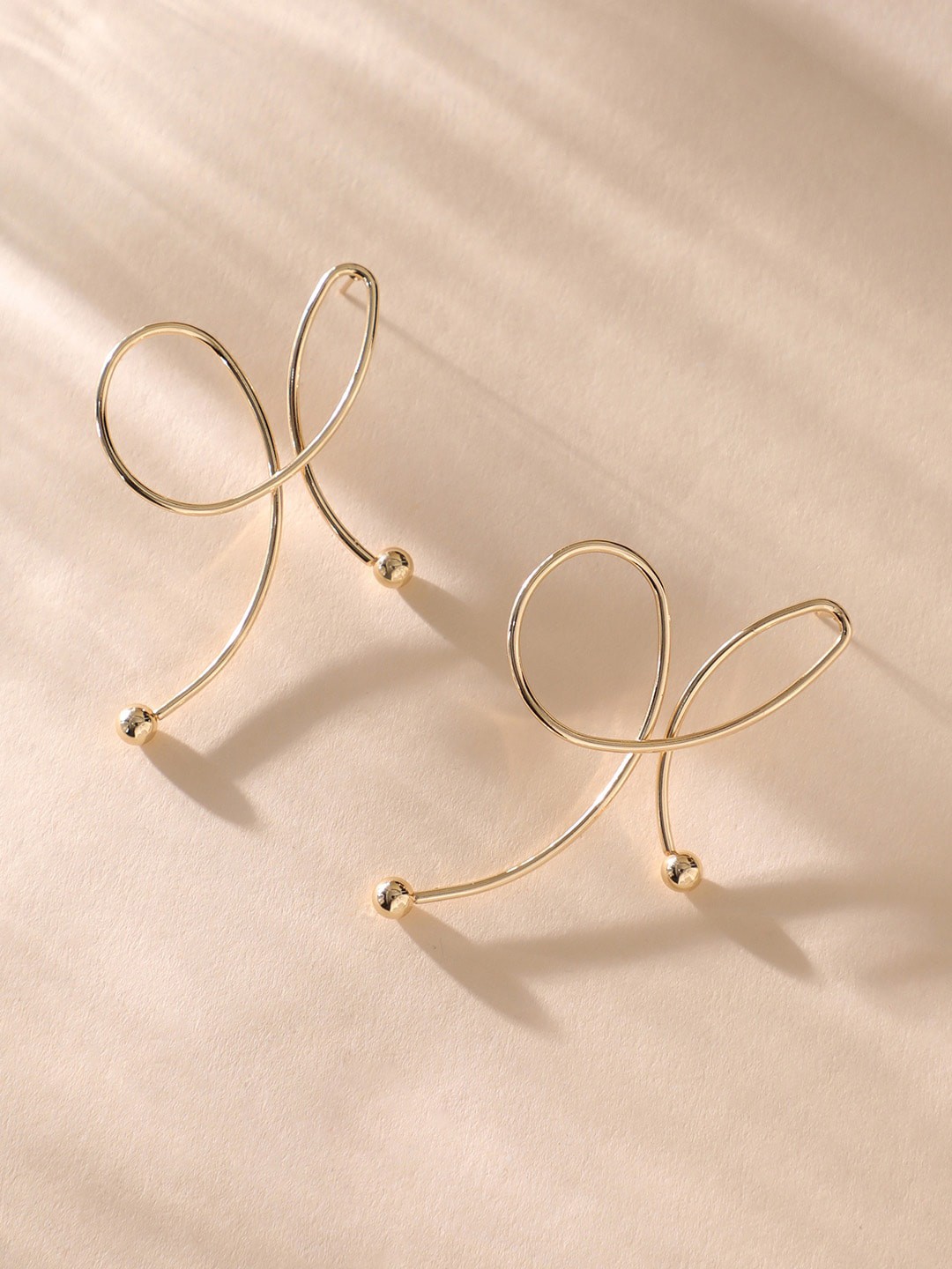 

DressBerry Gold-Plated Contemporary Drop Earrings
